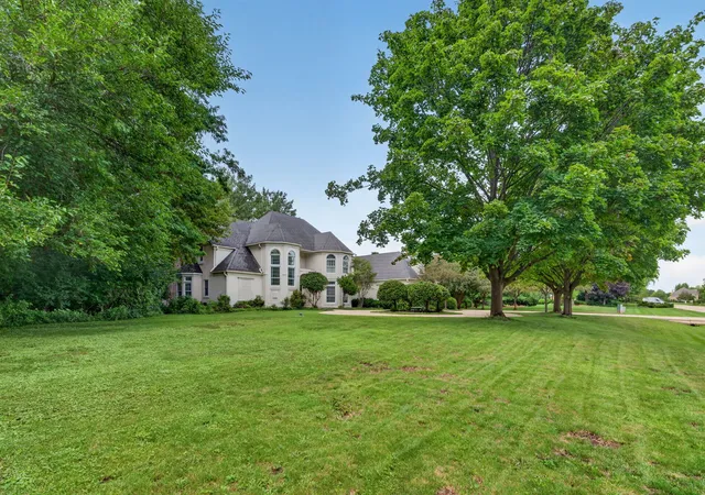 2nd image of 6n538 Brookhaven Ln, St. Charles, IL 60175 | MLS# 12732644