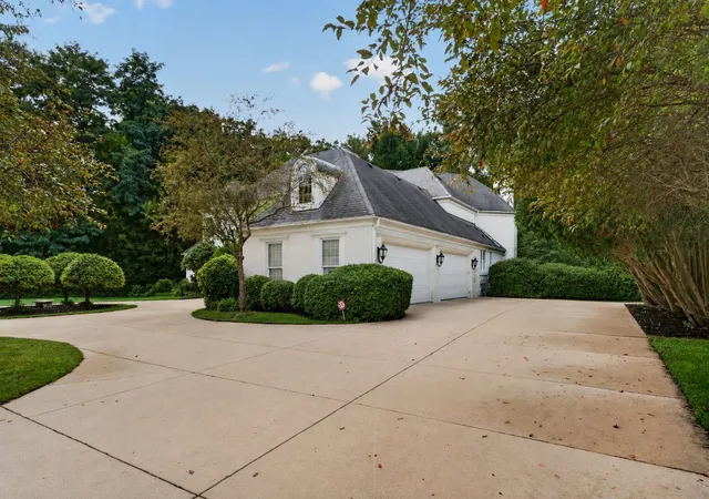 3rd image of 6N538 Brookhaven Ln, St. Charles, IL 60175 | MLS# 12732644