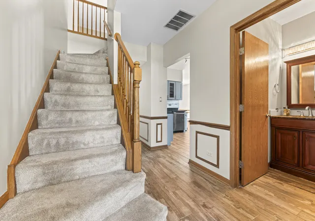 Photo 3 of Townhouse for sale at 10930 Jodan Dr, Oak Lawn, IL 60453 | MLS# 12732663 | Listing updated on 2026-08-31