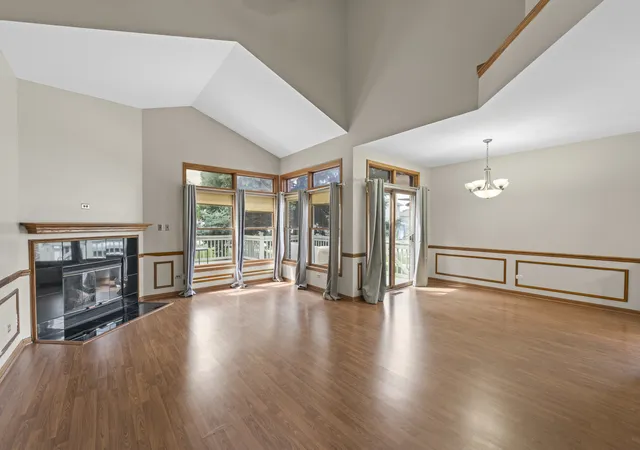 Photo 4 of Townhouse for sale at 10930 Jodan Dr, Oak Lawn, IL 60453 | MLS# 12732663 | Listing updated on 2026-08-31