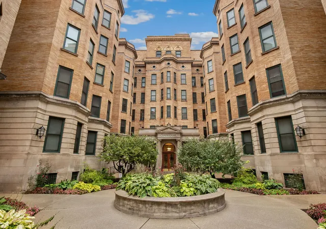 Condo for sale at 550 W Surf St #302, Chicago, IL 60657 | MLS# 12732721 | Listing updated on 2026-08-25