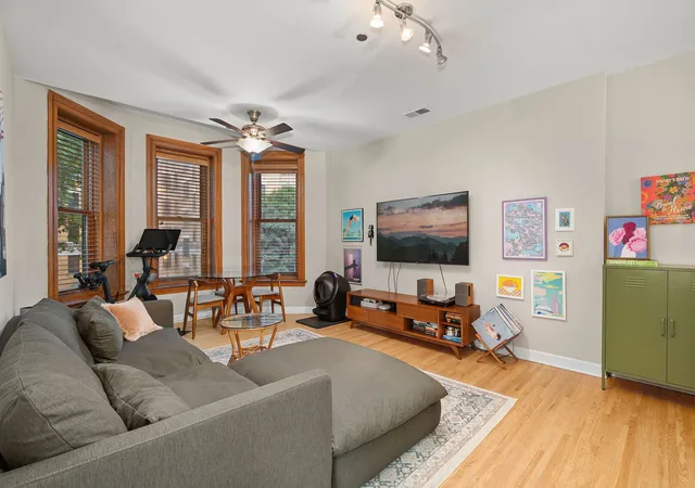 Photo 2 of Condo for sale at 550 W Surf St #302, Chicago, IL 60657 | MLS# 12732721 | Listing updated on 2026-08-25