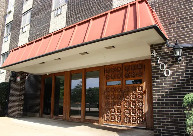 Photo 2 of Condo for sale at 4700 Old Orchard Rd #110, Skokie, IL 60076 | MLS# 12732734 | Listing updated on 2026-09-23