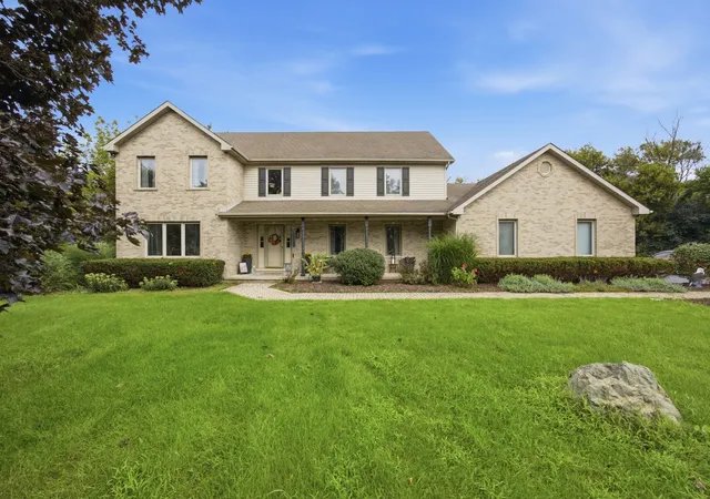 3rd image of 8N055 Secretariat Ct, St. Charles, IL 60175 | MLS# 12732735