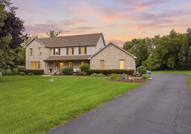 4th image of 8N055 Secretariat Ct, St. Charles, IL 60175 | MLS# 12732735