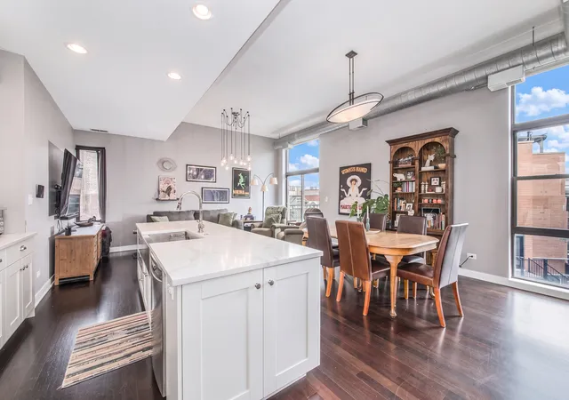 2nd image of 1319 N Wood St #3C, Chicago, IL 60622 | MLS# 12732737