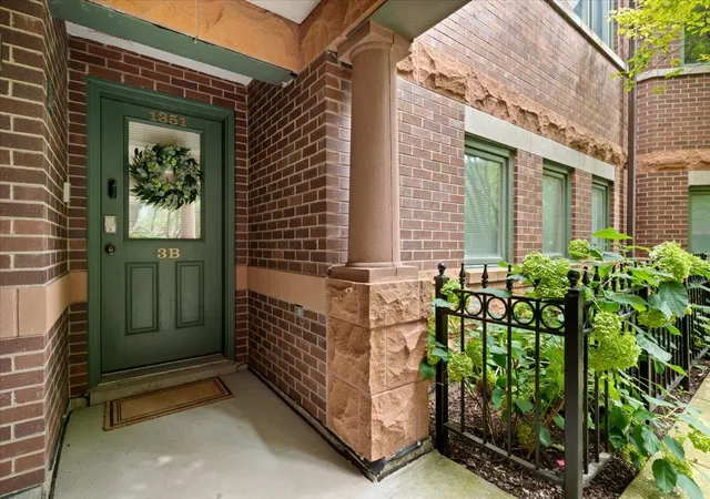 Photo 2 of Sale Pending at 1351 W Altgeld St #3B, Chicago, IL 60614 | MLS# 12732750 | Listing updated on 2026-09-04