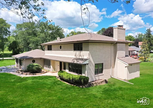 2nd image of 124 E Monterey Ave, Schaumburg, IL 60193 | MLS# 12732758