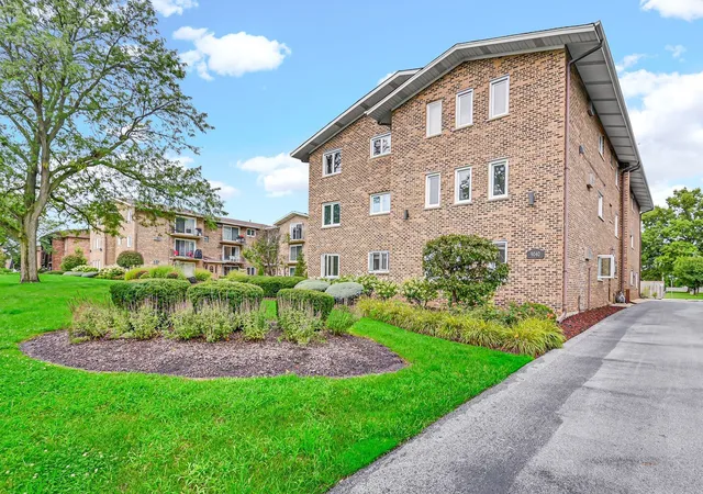 2nd image of 9040 W 140th St #2B, Orland Park, IL 60462 | MLS# 12732766