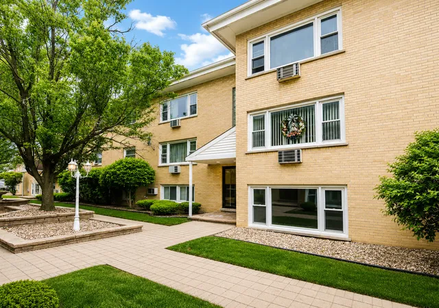 Photo 1 of Condo for sale at 6634 W 95th Street #1D, Oak Lawn, IL 60453 | MLS# 12732777 | Listing updated on 2026-08-20