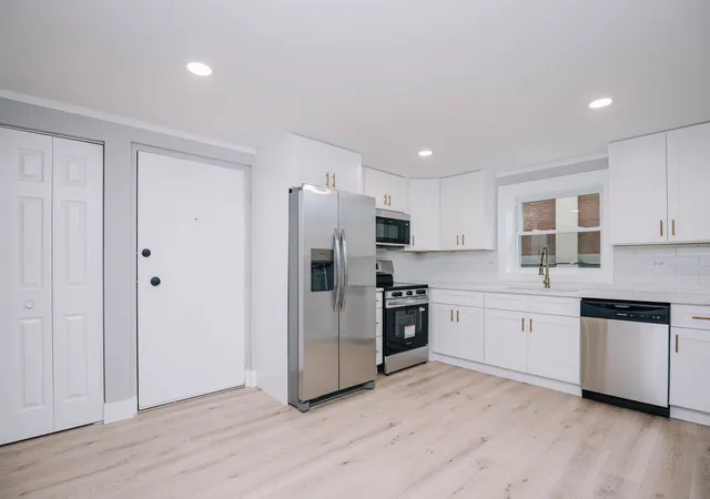 Listing Photo 4 - Condo for sale in building located at 6634 W 95Th St, Oak Lawn, IL 60453 - Unit #1D