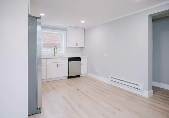 Listing Photo 5 - Condo for sale in building located at 6634 W 95Th St, Oak Lawn, IL 60453 - Unit #1D