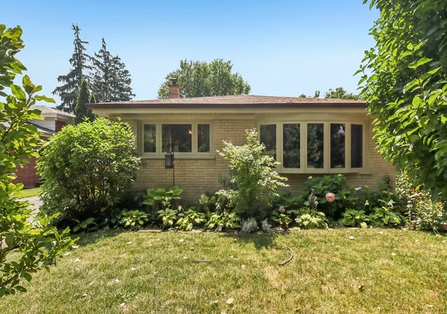 3rd image of 205 Glenview Rd, Glenview, IL 60025 | MLS# 12732785