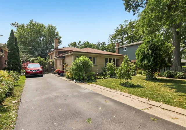5th image of 205 Glenview Rd, Glenview, IL 60025 | MLS# 12732785
