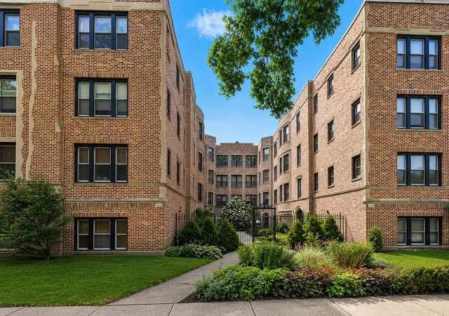 1st image of 136 Clyde Ave #2S, Evanston, IL 60202 | MLS# 12732793
