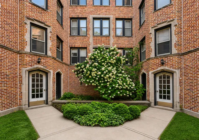 2nd image of 136 Clyde Ave #2S, Evanston, IL 60202 | MLS# 12732793