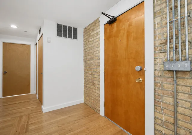 3rd image of 136 Clyde Ave, Evanston, IL 60202