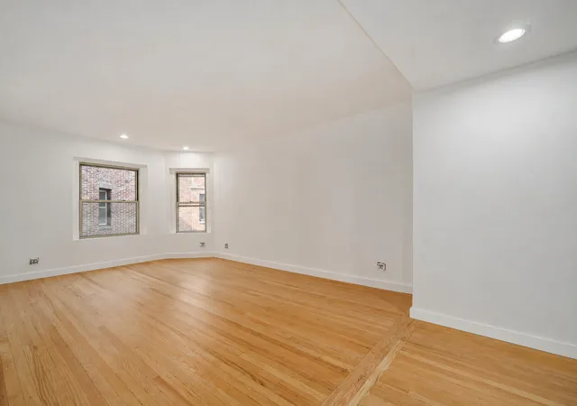 5th image of 136 Clyde Ave, Evanston, IL 60202