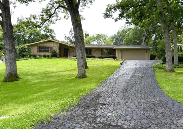 image of 3915 N Tamarack Trl, Crystal Lake, IL 60012 | MLS# 12732800