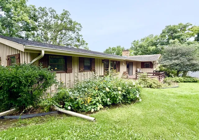 image of 3915 N Tamarack Trl, Crystal Lake, IL 60012 | MLS# 12732800