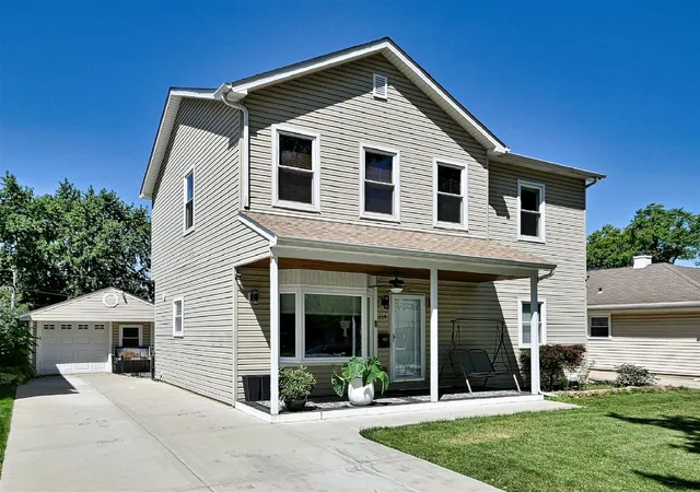 Photo 1 of Single family home for sale at 214 N William St, Mount Prospect, IL 60056 | MLS# 12732805 | Listing updated on 2026-08-19