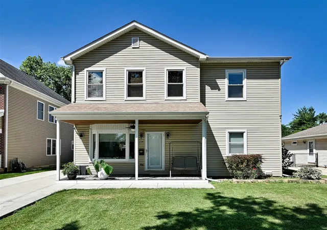 Photo 2 of Single family home for sale at 214 N William St, Mount Prospect, IL 60056 | MLS# 12732805 | Listing updated on 2026-08-19
