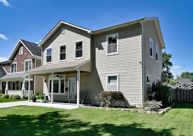 Photo 3 of Single family home for sale at 214 N William St, Mount Prospect, IL 60056 | MLS# 12732805 | Listing updated on 2026-08-19