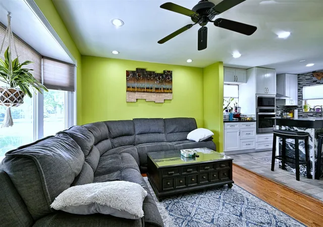 Photo 3 of Single family home for sale at 214 N William St, Mount Prospect, IL 60056 | MLS# 12732805 | Listing updated on 2026-08-19