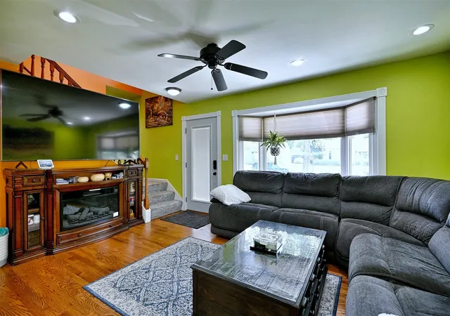 Photo 4 of Single family home for sale at 214 N William St, Mount Prospect, IL 60056 | MLS# 12732805 | Listing updated on 2026-08-19