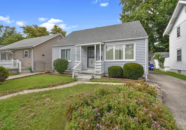 Photo 2 of Single family home for sale at 1016 W King St, Decatur, IL 62522 | MLS# 12732831 | Listing updated on 2026-09-03