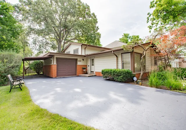 2nd image of 1133 Kenton Rd, Deerfield, IL 60015 | MLS# 12732838