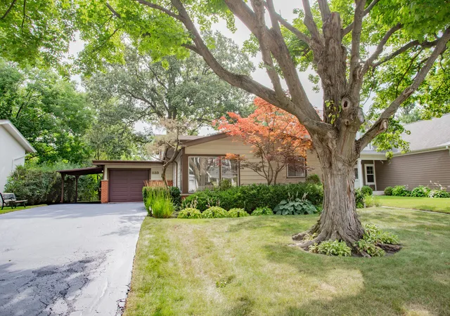 Photo 3 of Single family home for sale at 1133 Kenton Rd, Deerfield, IL 60015 | MLS# 12732838 | Listing updated on 2026-09-03