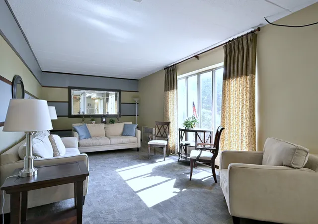 Listing Photo 3 - Condo for sale in building located at 110 W Butterfield Rd, Elmhurst, IL 60126 - Unit #302S