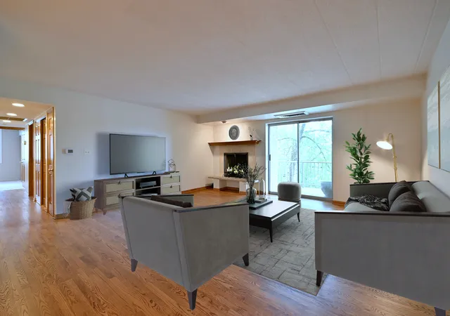 Listing Photo 4 - Condo for sale in building located at 110 W Butterfield Rd, Elmhurst, IL 60126 - Unit #302S