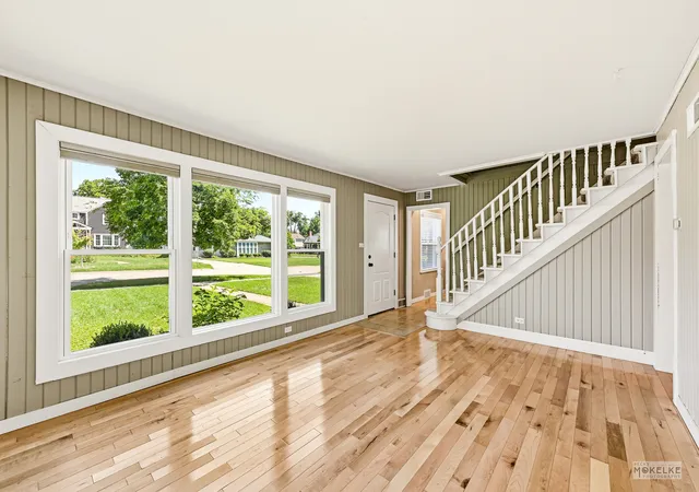 Photo 3 of Single family home for sale at 125 W Adams St, Villa Park, IL 60181 | MLS# 12732876 | Listing updated on 2026-09-04