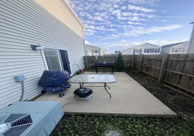 2nd image of 835 Four Seasons Blvd, Aurora, IL 60504
