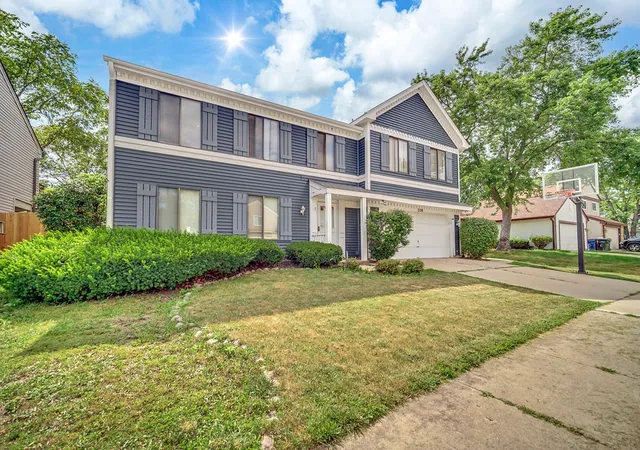 Photo 3 of Single family home for sale at 206 Albert Dr, Vernon Hills, IL 60061 | MLS# 12732939 | Listing updated on 2026-08-26