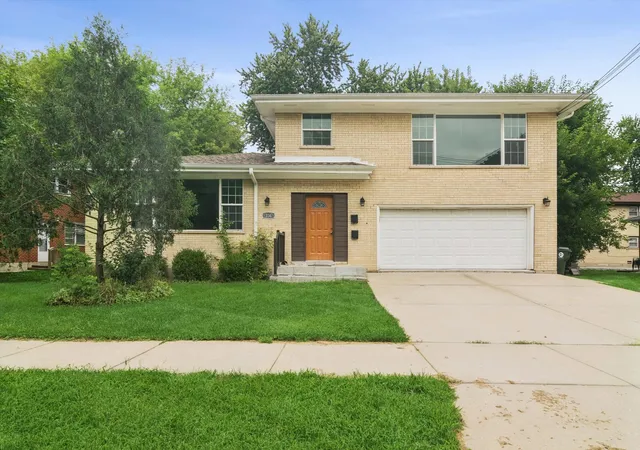 Photo 1 of Multi family home for sale at 336 E Russell St, Barrington, IL 60010 | MLS# 12732940 | Listing updated on 2026-09-04
