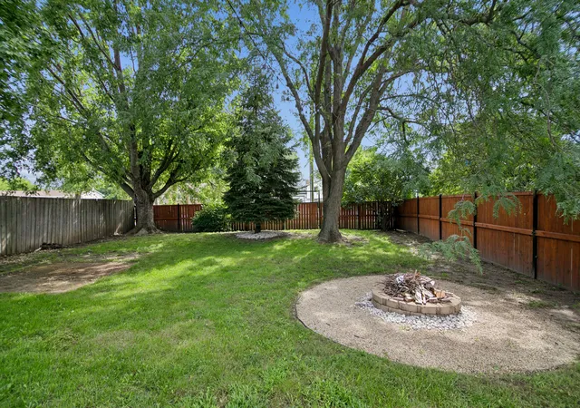 Listing Photo 2 - Condo for sale in building located at 1550 Girard Ave, Bourbonnais, IL 60914
