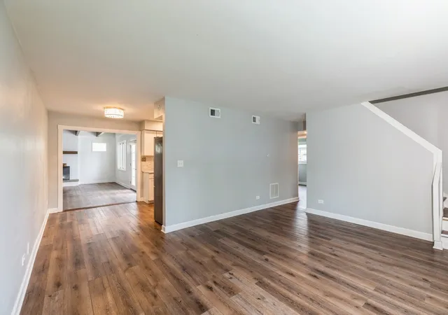 Photo 3 of Single family home for sale at 433 Wildwood Dr, Park Forest, IL 60466 | MLS# 12732970 | Listing updated on 2026-08-20