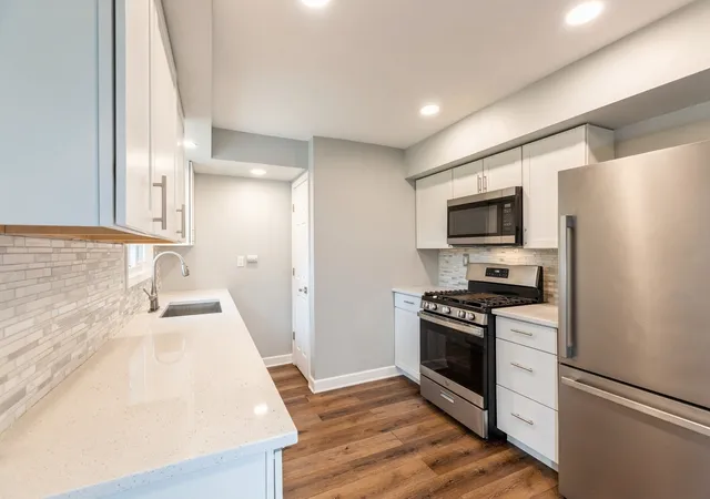 Photo 3 of Single family home for sale at 433 Wildwood Dr, Park Forest, IL 60466 | MLS# 12732970 | Listing updated on 2026-09-24