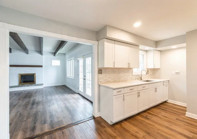 Photo 4 of Single family home for sale at 433 Wildwood Dr, Park Forest, IL 60466 | MLS# 12732970 | Listing updated on 2026-09-24