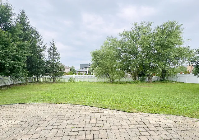 5th image of 16006 Donna Marie Dr, Homer Glen, IL 60491 | MLS# 12732989
