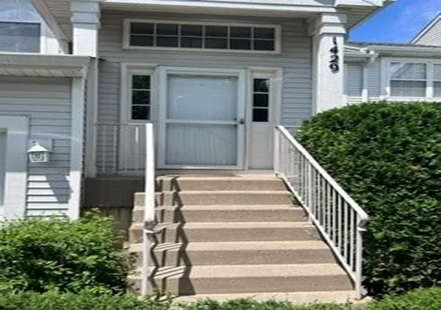 2nd image of 1429 Meadowsedge Ln #1429, Carpentersville, IL 60110 | MLS# 12733051