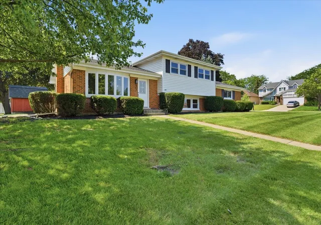 2nd image of 37 E Weathersfield Wy, Schaumburg, IL 60193 | MLS# 12733059