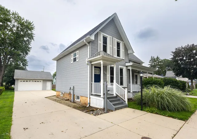 33rd image of 38 N Green St, Carpentersville, IL 60110 | MLS# 12733090