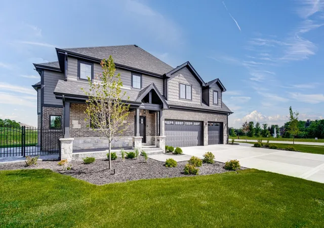 Photo 2 of Single family home for sale at 20145 Waterview Trl, Frankfort, IL 60423 | MLS# 12733092 | Listing updated on 2026-08-20