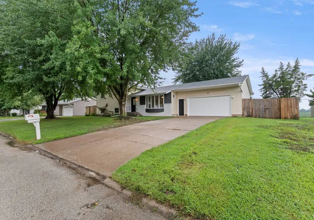 Photo 4 of Single family home for sale at 225 Melodie Ln, Colona, IL 61241 | MLS# 12733117 | Listing updated on 2026-08-26