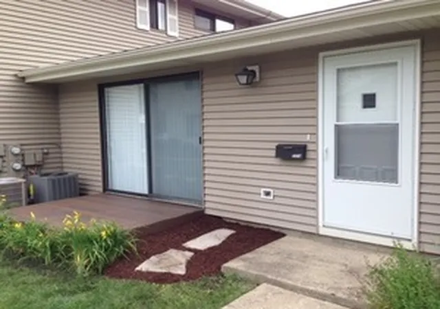 Condo for sale at 1114 Quanset Ct, Schaumburg, IL 60194 | MLS# 12733157