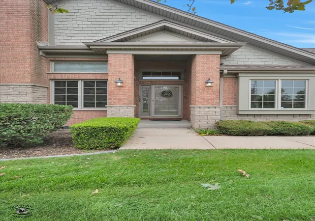 Photo 4 of Townhouse for sale at 20400 Mackinac Point Dr, Frankfort, IL 60423 | MLS# 12733178 | Listing updated on 2026-08-25